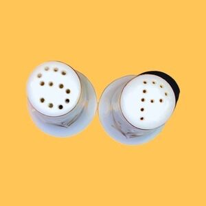 Vintage Kaysons China Shakers​​​​​​​​​​​